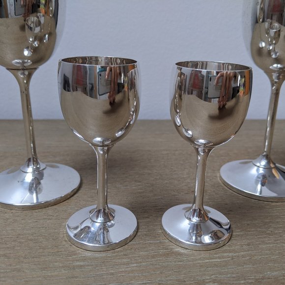 Set of 4 Vintage Wine and Cordial Glasses - Picture 3 of 13
